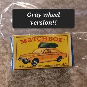 Vintage Lesney Matchbox Series No. 45 “Ford Corsair & Boat” — Grey/Silver Wheel